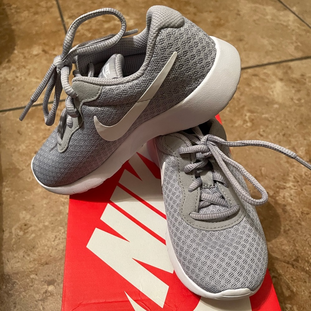 Unisex Nike Tanjun Shoes Size 12c